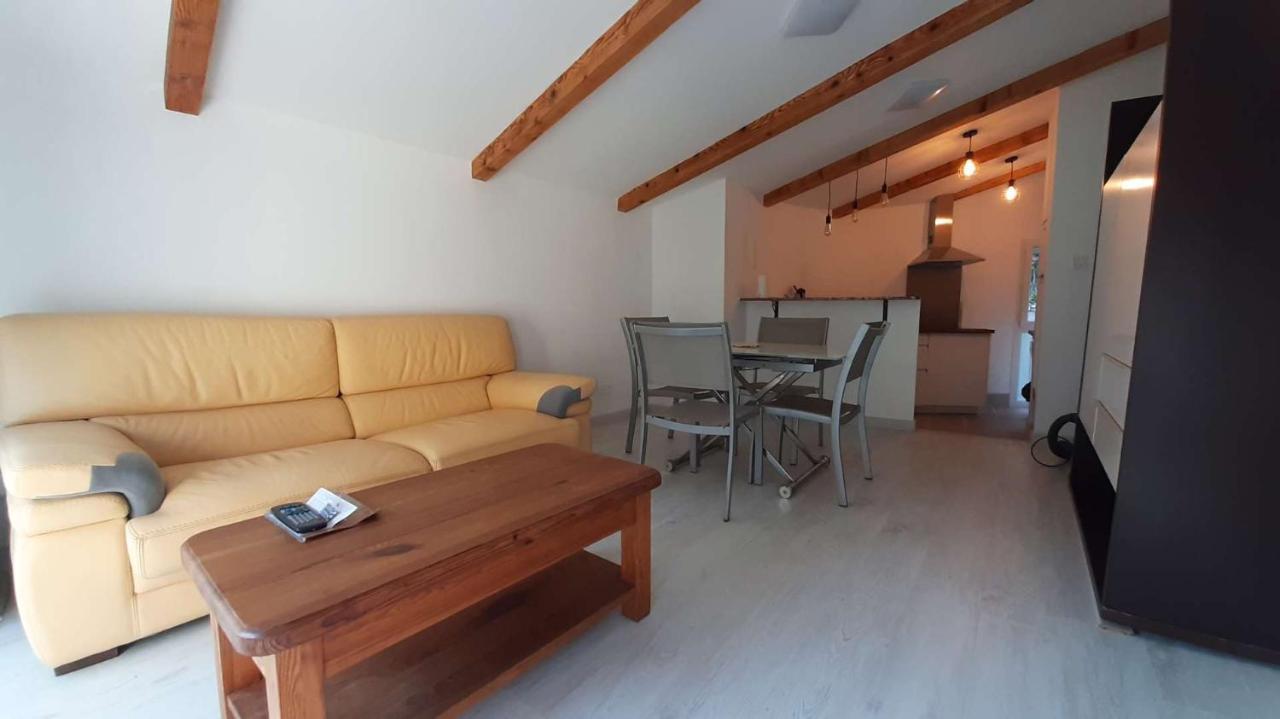 3 Pieces Neuf 65 M² Apartment *